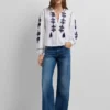 Blusa com bordado floral Blusa com bordado floral