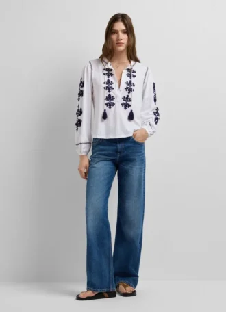 Blusa com bordado floral