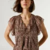 Blusa com decote em V e folhos