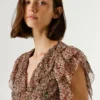 Blusa com decote em V e folhos