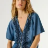 Blusa com detalhes bordados Blusa com detalhes bordados