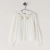 Blusa com detalhes bordados