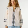 Blusa com detalhes bordados