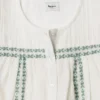 Blusa com detalhes bordados