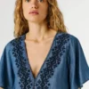 Blusa com detalhes bordados Blusa com detalhes bordados