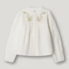 Blusa com detalhes bordados