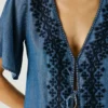 Blusa com detalhes bordados Blusa com detalhes bordados