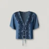 Blusa com detalhes bordados Blusa com detalhes bordados