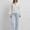 Blusa com detalhes em renda Blusa com detalhes em renda