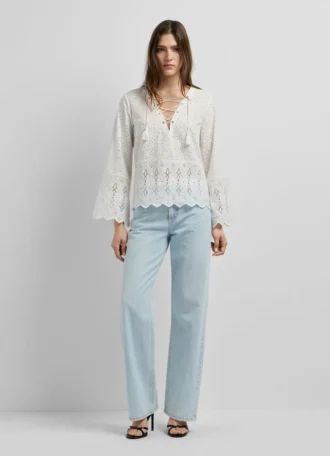 Blusa com detalhes em renda