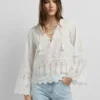 Blusa com detalhes em renda Blusa com detalhes em renda