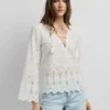 Blusa com detalhes em renda Blusa com detalhes em renda
