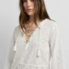 Blusa com detalhes em renda Blusa com detalhes em renda