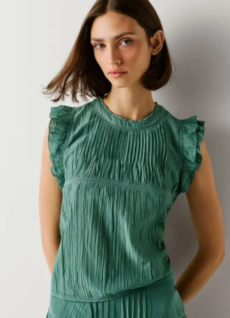 Blusa com detalhes plissados