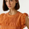 Blusa com detalhes plissados