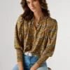 Blusa com estampado floral Blusa com estampado floral