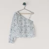 Blusa com estampado floral assimétrico