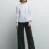 Blusa de popelina com folhos