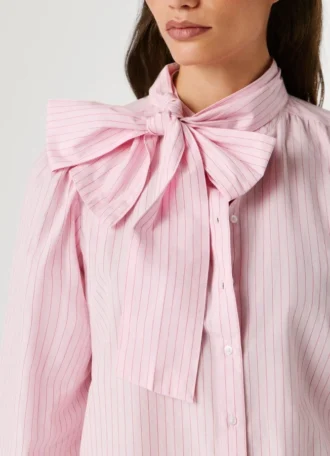 Blusa de popelina às riscas