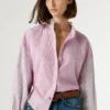 Blusa de popelina às riscas