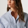 Blusa de popelina às riscas