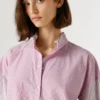 Blusa de popelina às riscas
