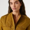 Blusa fluida com bolsos Blusa fluida com bolsos