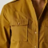 Blusa fluida com bolsos Blusa fluida com bolsos