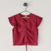 Blusa fluida com detalhes em renda
