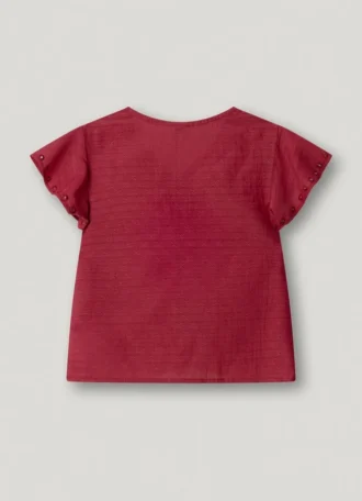 Blusa fluida com detalhes em renda