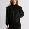 Blusa fluida com detalhes metálicos Blusa fluida com detalhes metálicos