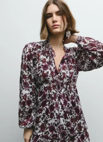 Blusa fluida com estampado floral