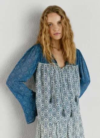 Blusa fluida com estampado floral