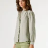 Blusa às riscas com gola Mao