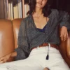Blusa semitransparente com folhos