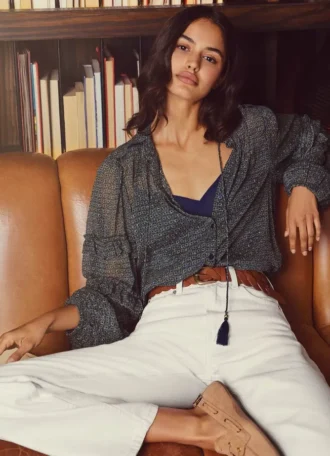 Blusa semitransparente com folhos