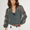 Blusa semitransparente com folhos