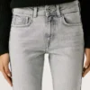 Calças de ganga de cintura média e corte bootcut – Piper Calças de ganga de cintura média e corte bootcut – Piper