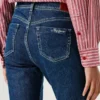 Calças de ganga de cintura média e corte bootcut – Piper Calças de ganga de cintura média e corte bootcut – Piper
