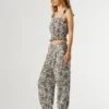 Calças de perna larga com estampado floral Calças de perna larga com estampado floral