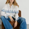 Camisa com folhos bordados