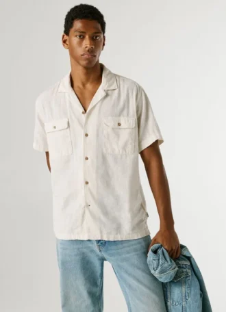 Camisa com gola cubana