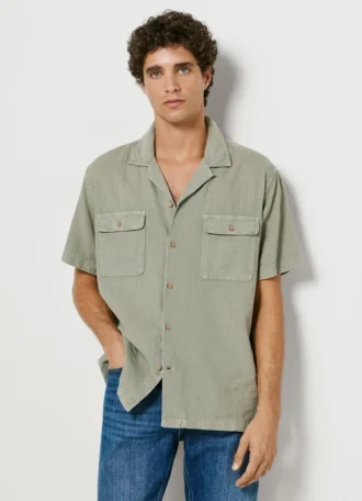 Camisa com gola cubana