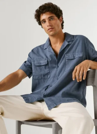 Camisa com gola cubana