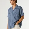 Camisa com gola cubana Camisa com gola cubana