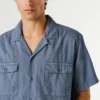 Camisa com gola cubana Camisa com gola cubana
