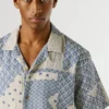Camisa em patchwork com gola cubana Camisa em patchwork com gola cubana