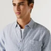 Camisa Oxford às riscas de corte regular