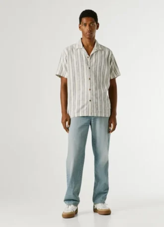 Camisa às riscas com gola cubana