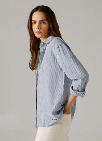 Camisa às riscas de corte descontraído
